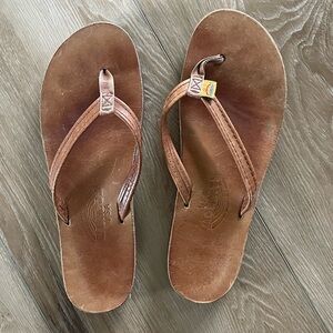 Rainbow brand thin strap flip flop. Size L.